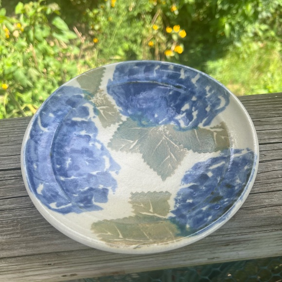 Cape Cod Chatham Pottery Hydrangea Plate 8” Width X 1.5” Height - Picture 14 of 16